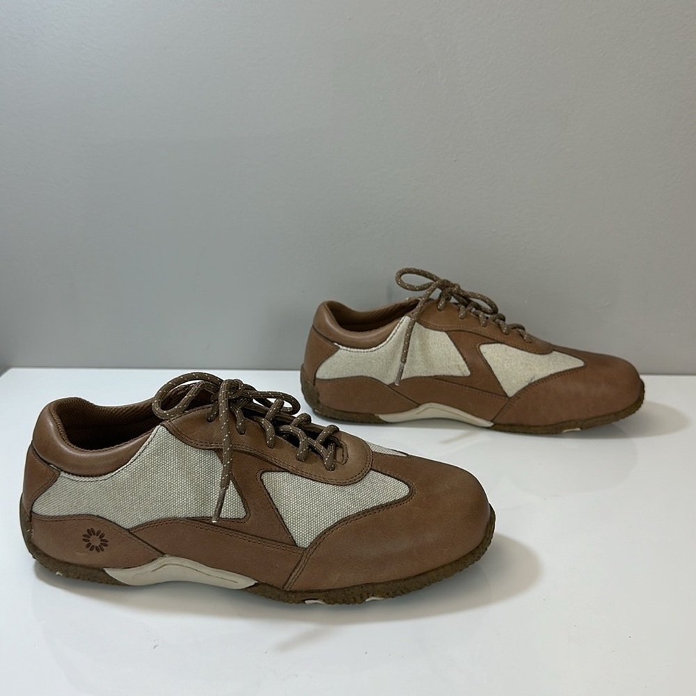 ZUMFOOT Tan And Cream Leather Shoe Size 37 (6 - 6.5) Wide Width